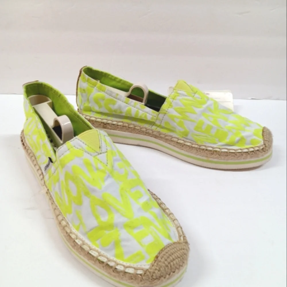 NEW Joy & Mario Love Flocked Print Letters Neon Yellow/Green Size 7